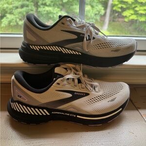 Brooks Adrenaline GTS 23 Supportive Running Shoes Athletic Sneakers Women’s 8.5